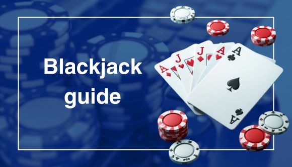 Casinomarkörer och fem kort med tre äss och två knektar med texten "Blackjack guide"